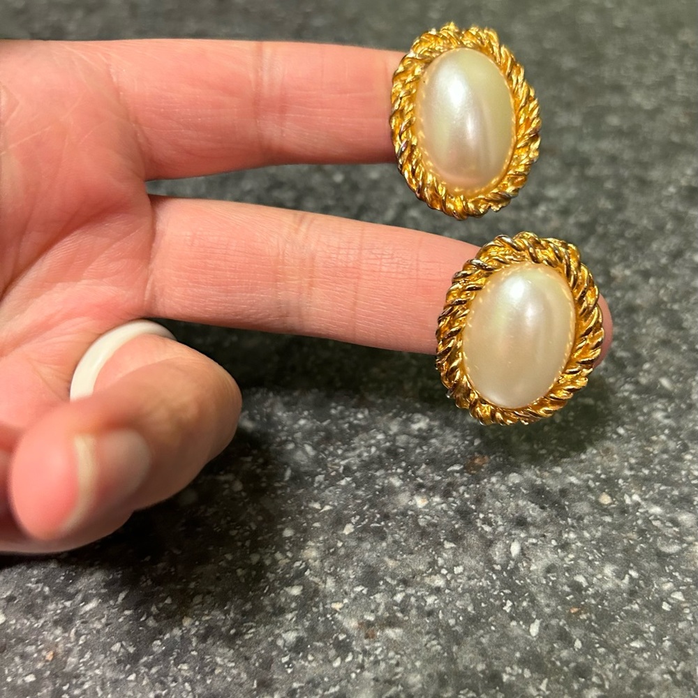 Women’s pearl-like earrings - Picture 4 of 5